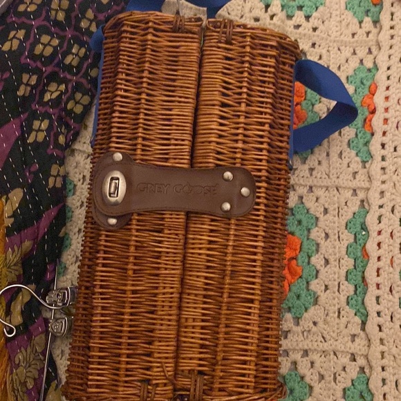 Grey Goose wine/bottle holder in leather & wicker. Great for romantic picnics! - Picture 2 of 8